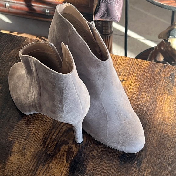 WOMEN'S WINTER GREY SUEDE - DRESSY ANKLE BOOTIE - 3.5" HEEL. - Picture 2 of 5